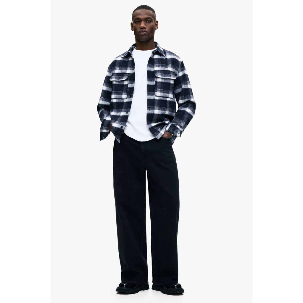 H&M Pria Kemeja Luar Flanel Dengan Potongan Reguler 1289787