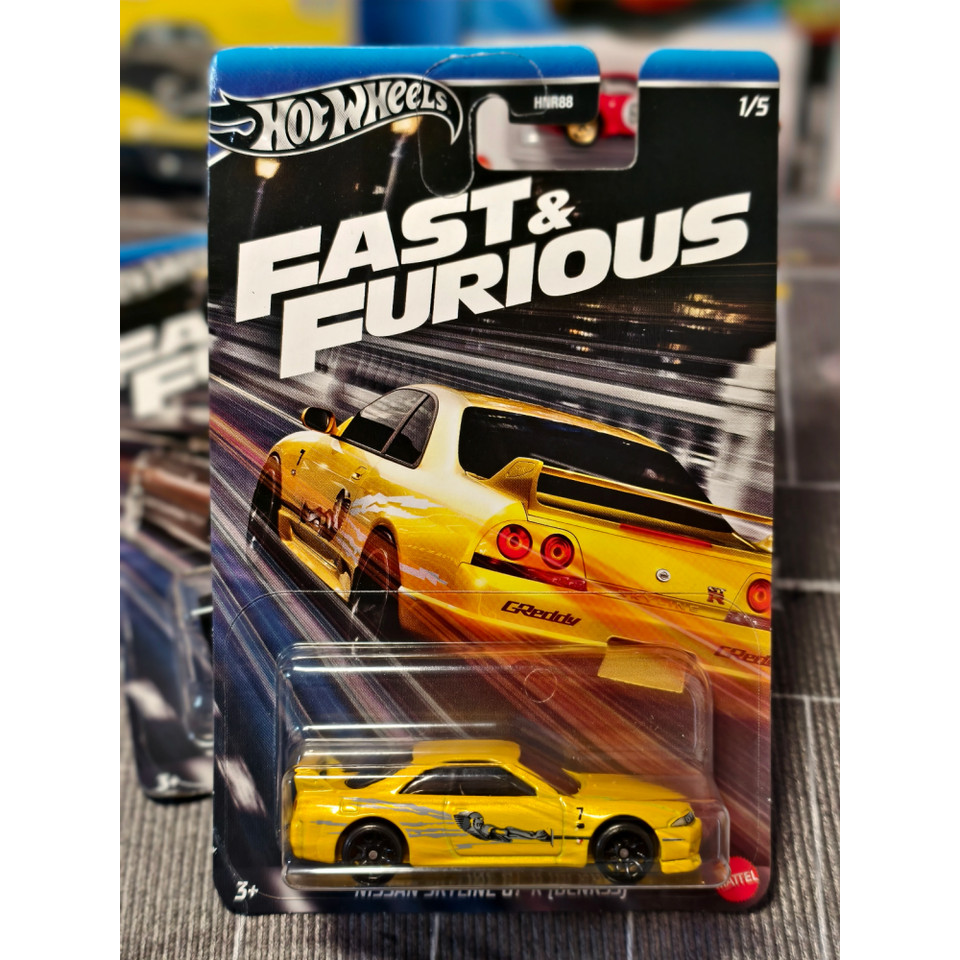 Hot Wheels Cars 1966 Chevy Impala Nissan Skyline Gt-R(Bcnr33) Nissan 350z Custom 1/64 Die-Cast Model