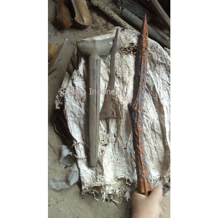 borongan pusaka pedang jangkung dan pedang lar bangau bk megantara sen bisa dibandingakan dgn toko l