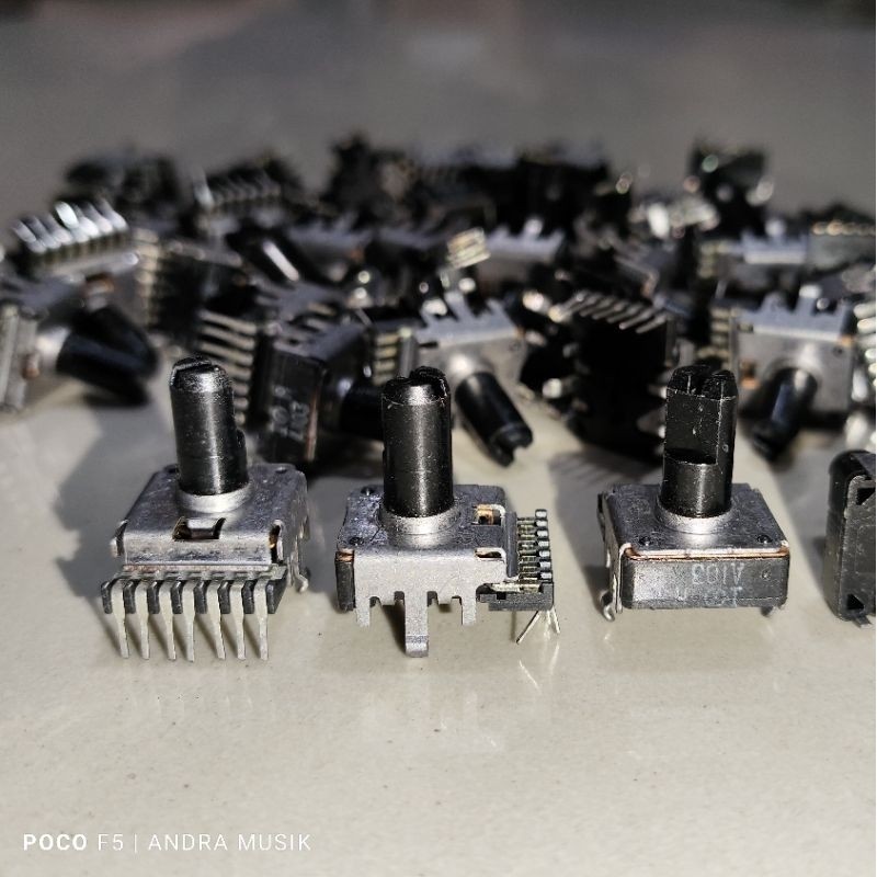 potensio volume keyboard Yamaha kaki 7 Pin cocok untuk psr old psr 1500 psr 3000 s700 s900 s710 s910