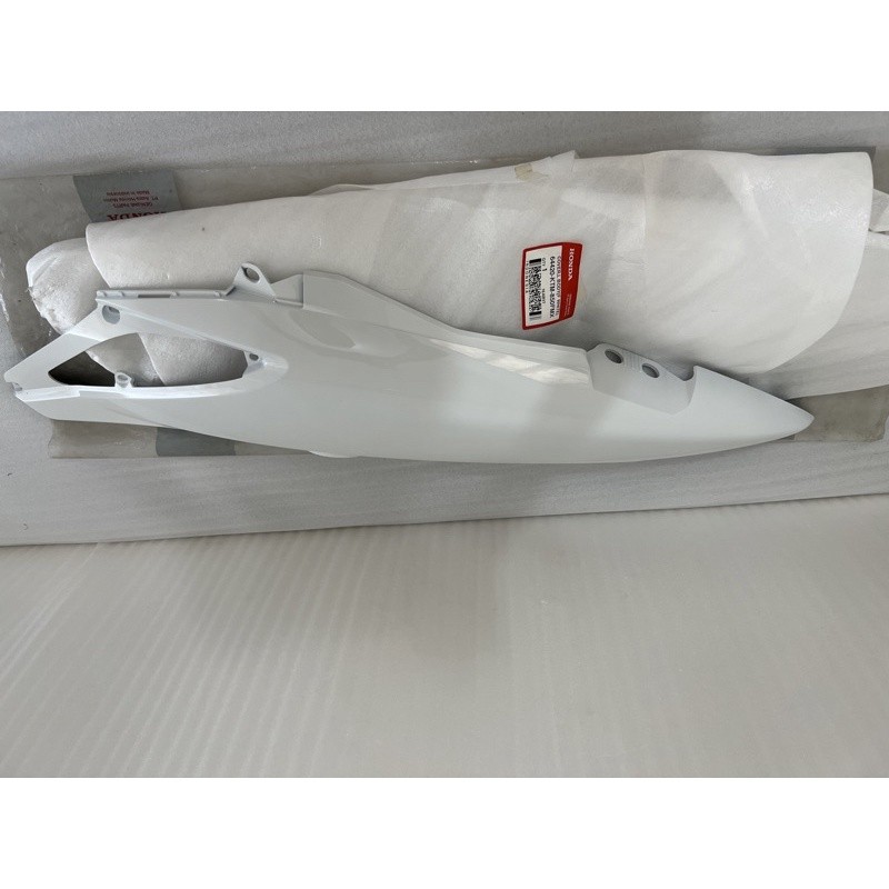 (COD) Cover bodi Body Belakang Kiri HONDA Supra X 125 Batman Putih ORIGINAL 64420-KTM-850FMX asli - 