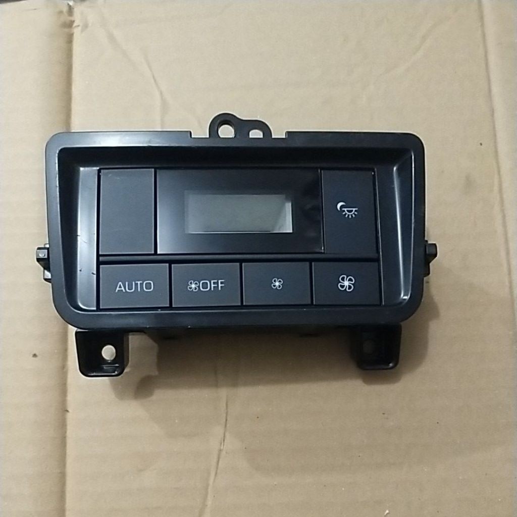 jual saklar tombol AC consulbok mobil Innova zenix barang 100% original