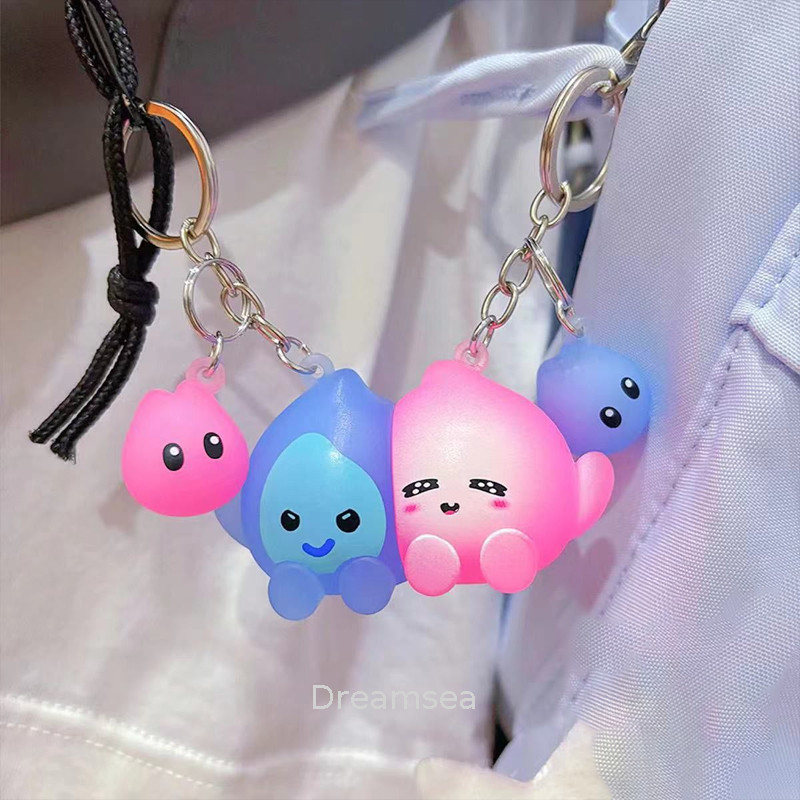 COD Liontin Magnetik Boneka Bercahaya Kreatif Rantai Kunci Pasangan Pria Api Kecil