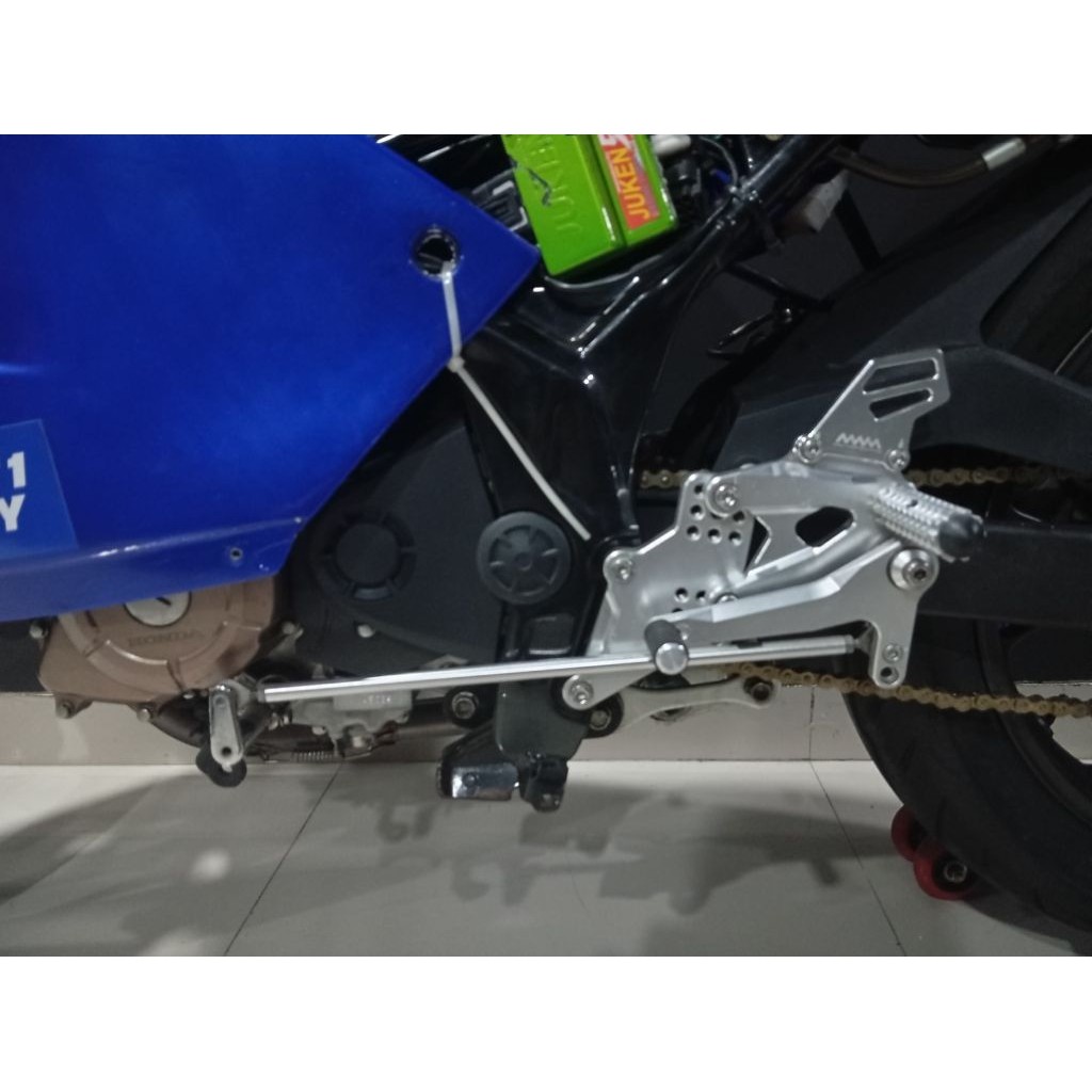 NWN FOOTSTEP RACING CBR 150R / UNDERBONE RACING CBR150R