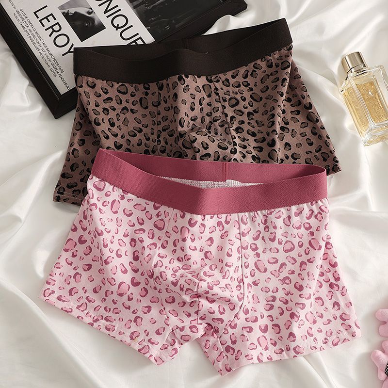 Celana dalam katun bernapas nyaman sudut datar tren pria empat sudut pribadi celana pendek.