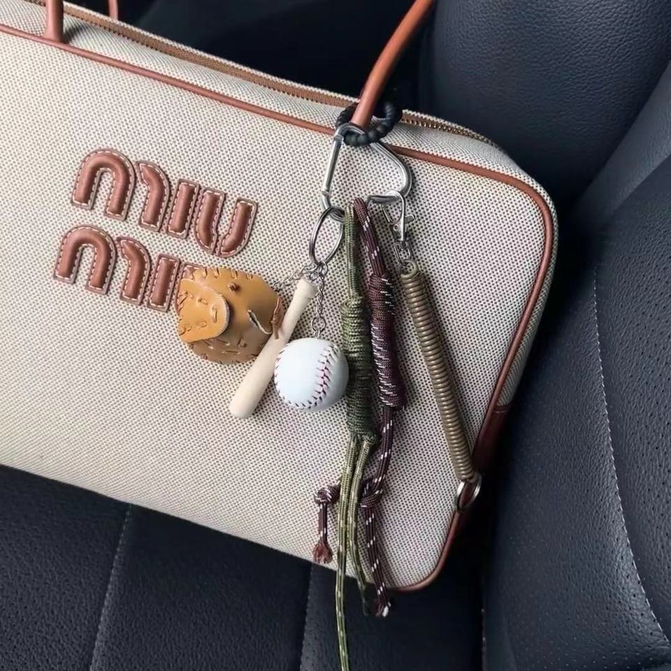 2024 Original Paris Fashion miu Matching Color Climbing Rope Bag Charm Cartoon Doll Pendant Key Pend