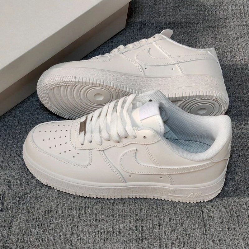 100% BNIB Sepatu Sneakers Full White Nike Air Force 1 Low Triple White  Af1 full white Sepatu pria w