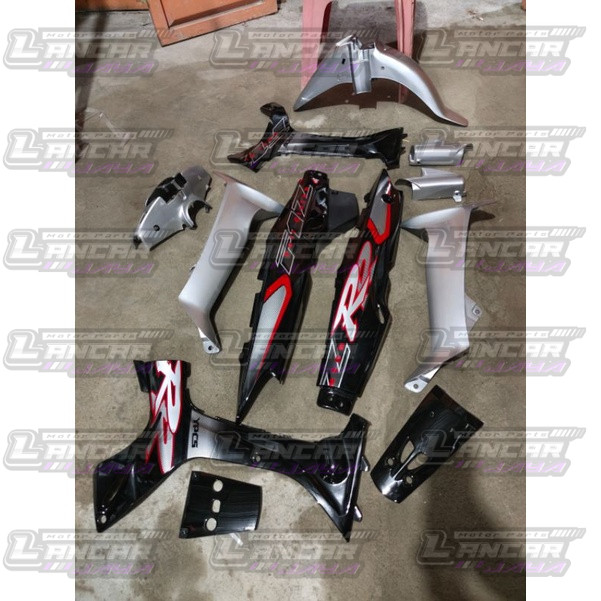 Cover bodi Fizr Full set Halus Bodi Motor Fizr Hitam Silver
