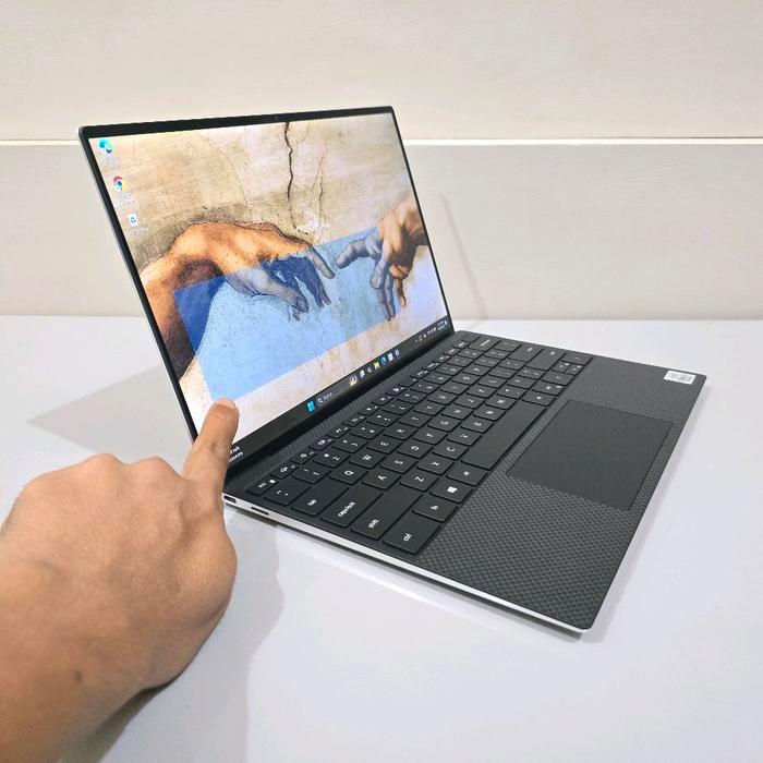 Laptop Dell XPS 13 9300 Touch Intel Core i5 Gen 10th 13-Inch IPS UHD Plus 4K Resolusi - 8GB/128GB