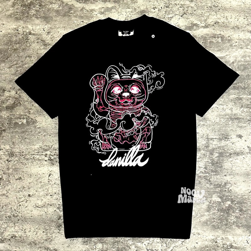 Danilla - Manekineko Tshirt - Black | Original Merchandise
