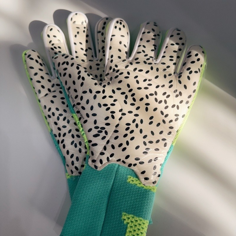 Latex non-slip goalkeeper gloves New youth adult goalkeeper gloves football sports game training glo
