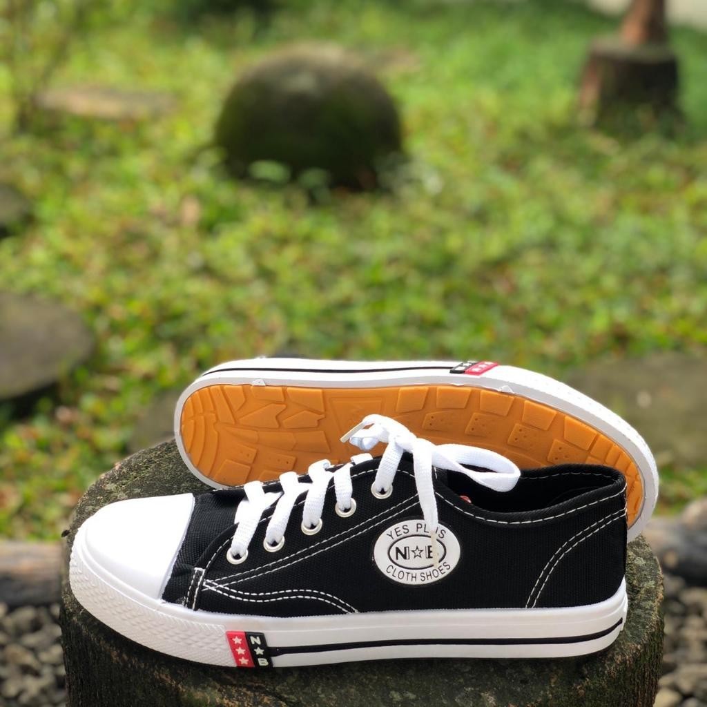 SEPATU SEKOLAH PENDEK TALI HITAM PUTIH SOL KUNING & PUTIH TERLARIS
