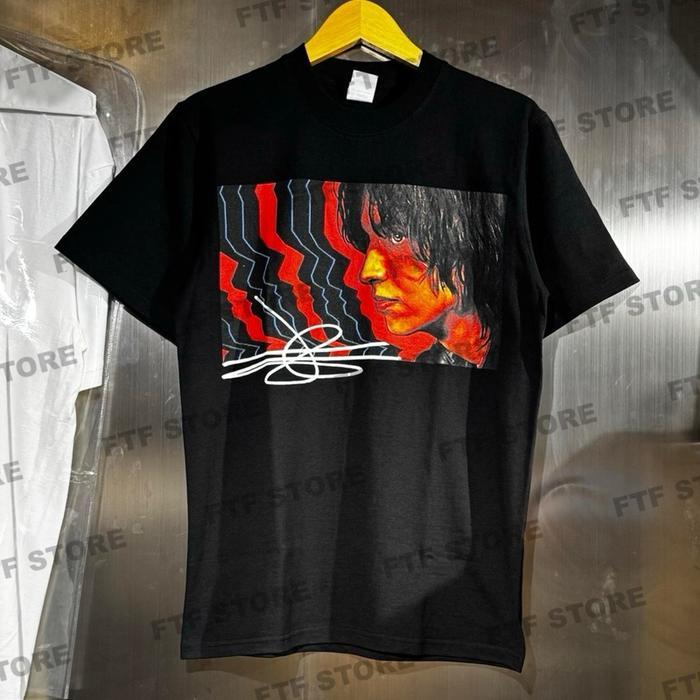 (COD) THE STROKES - JULIAN CASABLANCAS RED TSHIRT BLACK - M