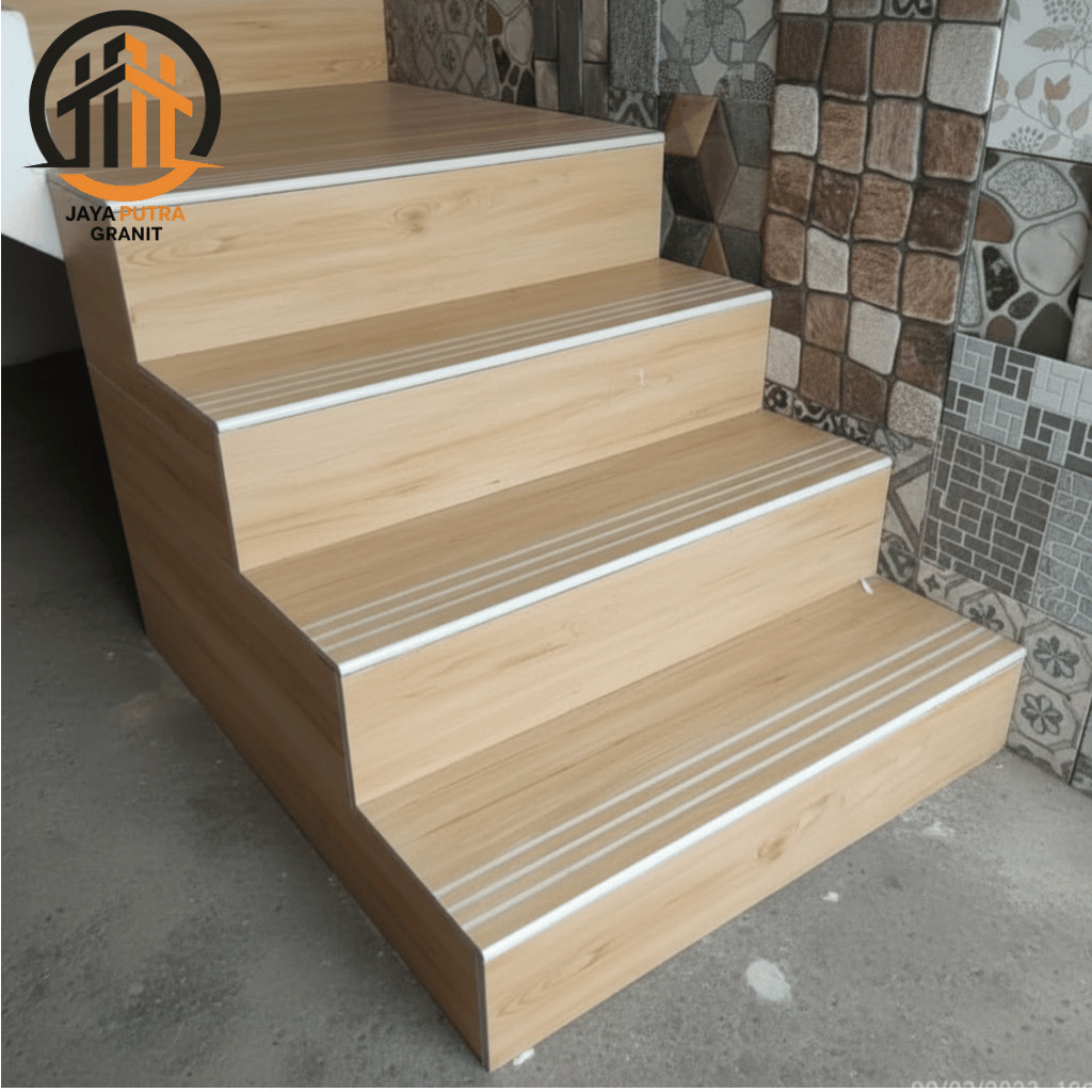 Kramik Tangga Motif Kayu  Kasar Tidak Licin Custom 30x80 30x90 Ukuran Granit Granite Tile Plint