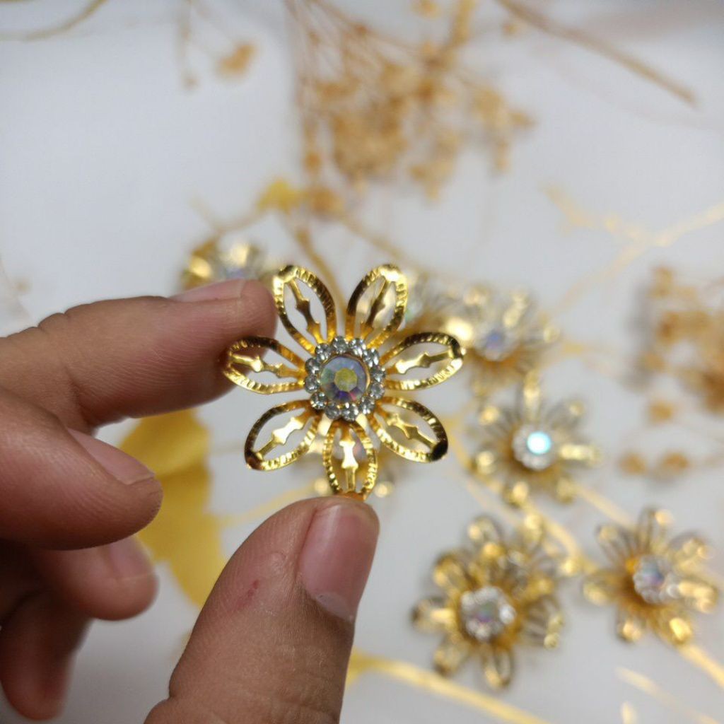 Bunga daisy emas 3cm  lempengan emas bahan mahar