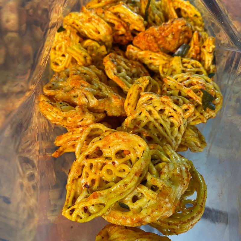 Krupuk Mie Pedas Daun Jeruk 200gr Renyah Pedas