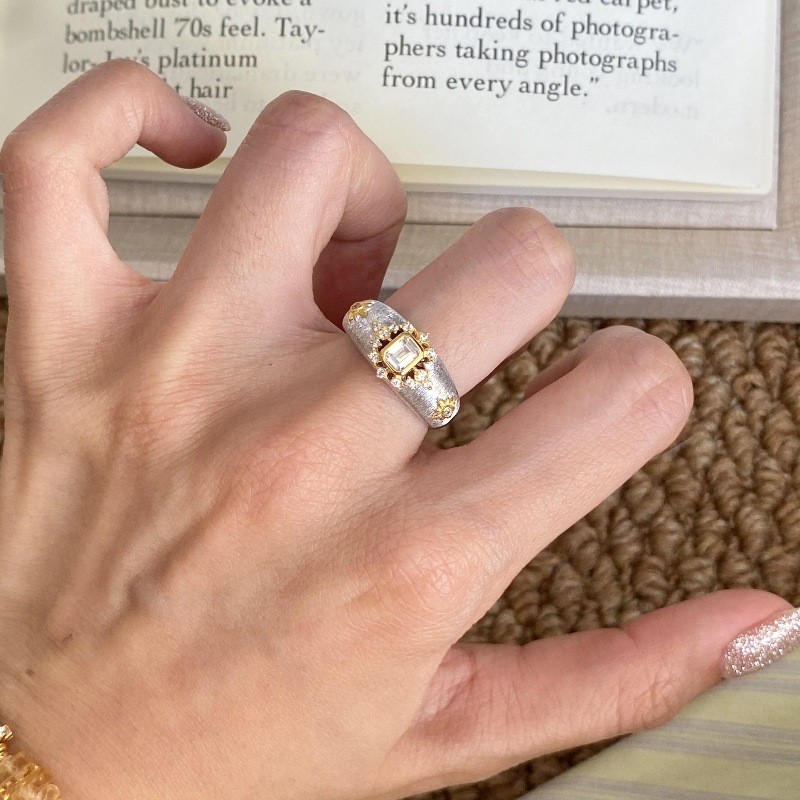 Cincin Perak Gaya Uang Lama Baru dengan Berlian Persegi dan Bentuk Bintang