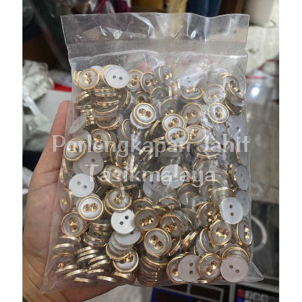 Kancing Baju Kemeja Motif Kacamata Lubang 2 Warna Hitam Dan Putih