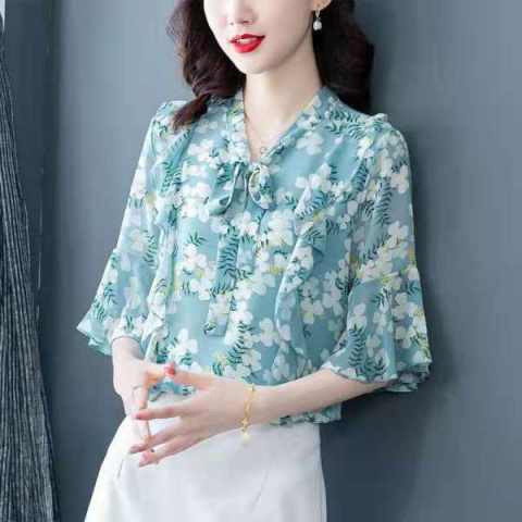 Blus sifon bermotif bunga berkualitas tinggi untuk wanita   Blus lengan lonceng yang elegan