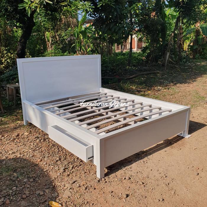 Dipan Tempat Tidur Minimalis Laci Kayu Jati Finishing Duco Putih - Belum warna, 120x200 cm