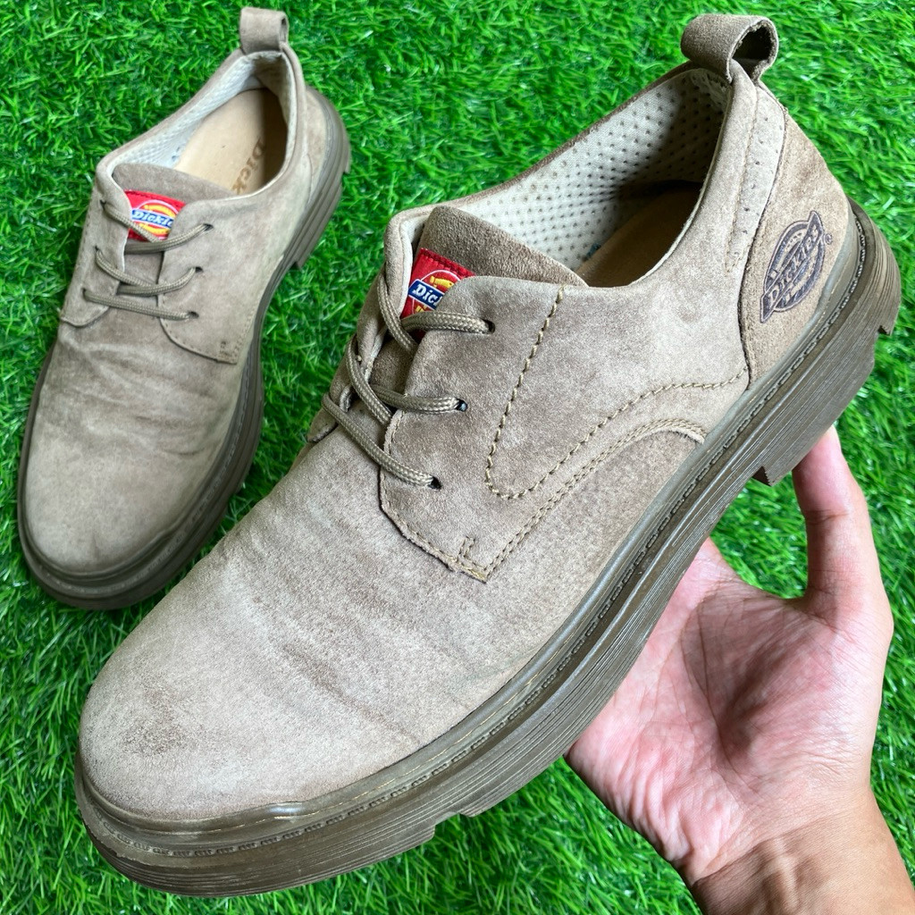 Sepatu DICKIES Low Boots Grey Suede ukuran 42