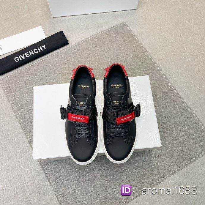 Sepatu Urban Street baru Givenchy