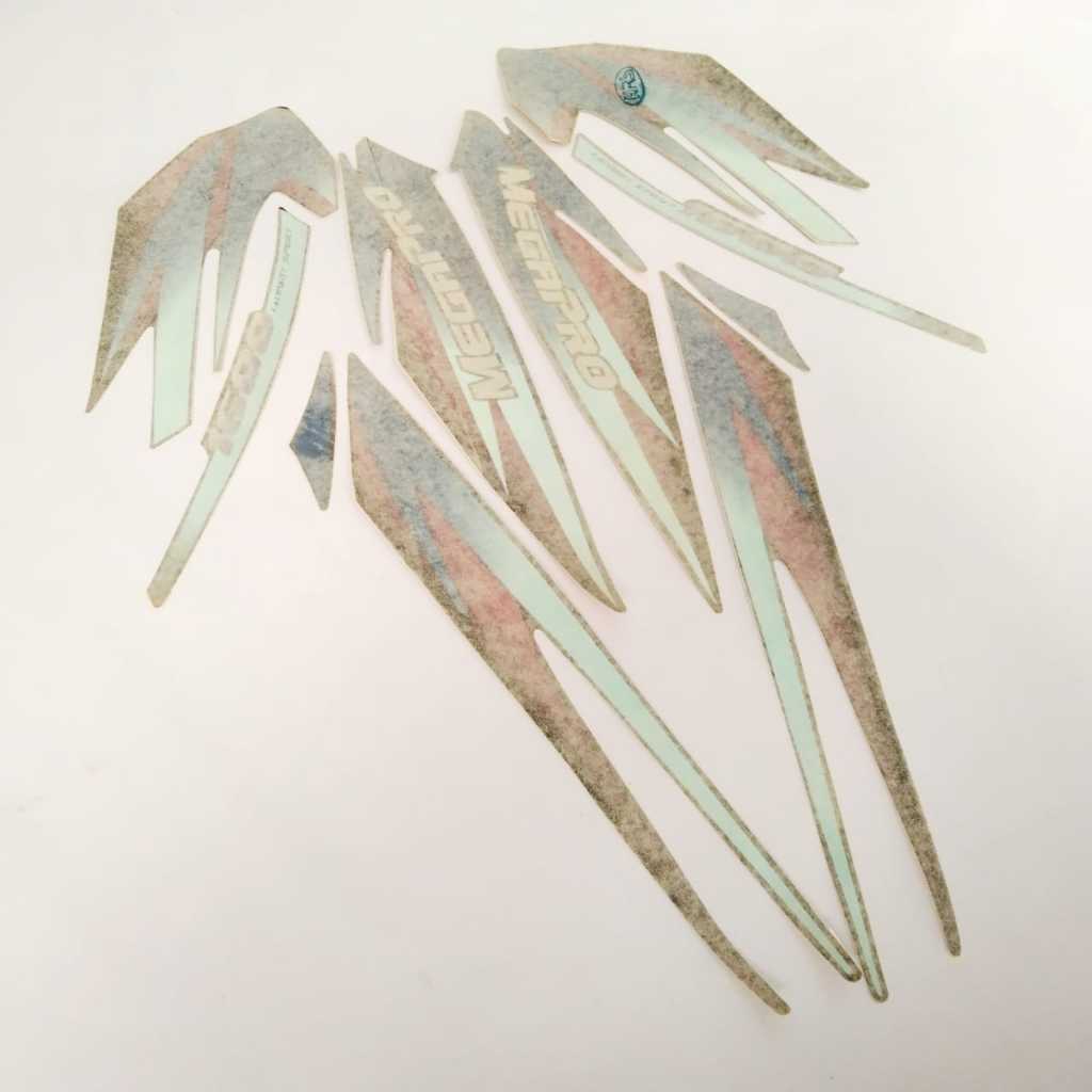 SET STICKER BODY STRIPING BODY MOTOR HONDA MEGAPRO 2001 -NEW OLD STICK-