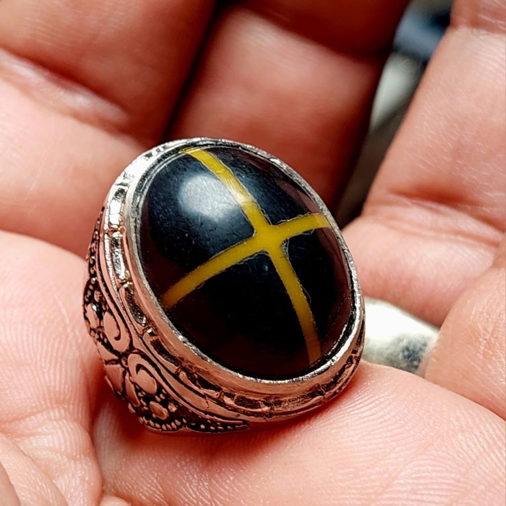 Batu cincin batu akik tapak jalak hitam garis kuning / kelor hitam tapak jalak serat emas elegan gro