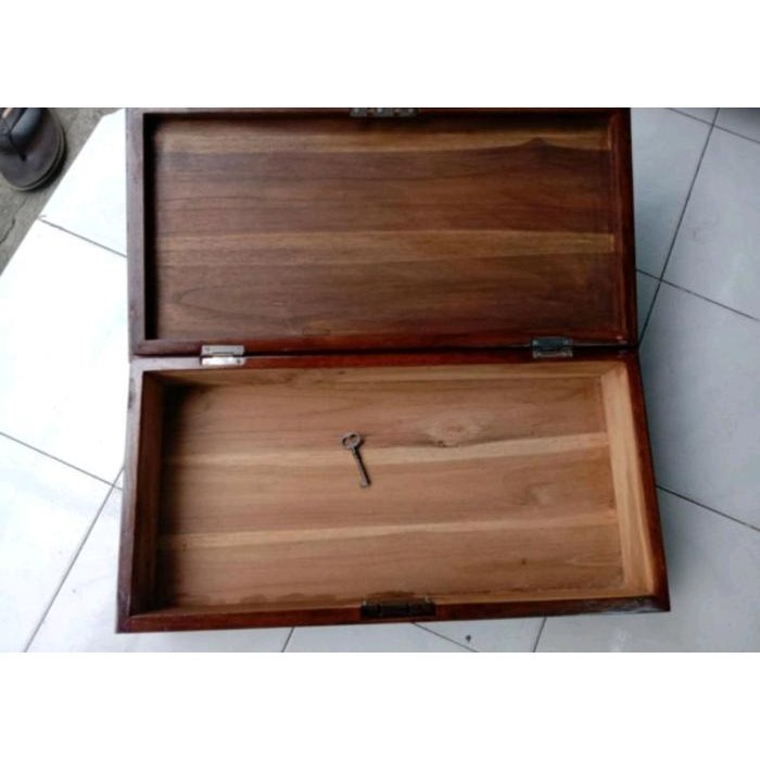 Kotak Pusaka Pusaka Kayu Jati Ukir Logo Kraton Solo