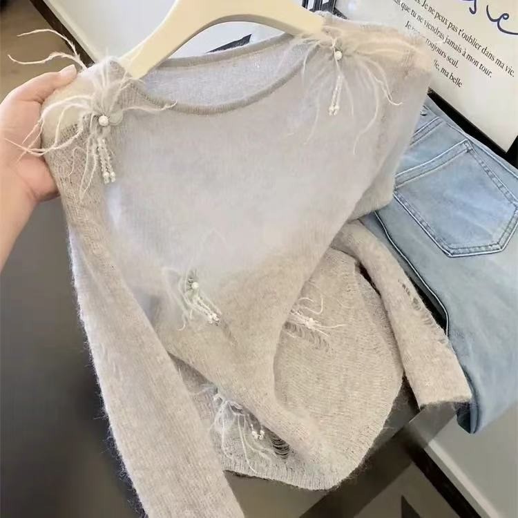 Sweater Rajut Distressed Slim Fit Lengan Panjang