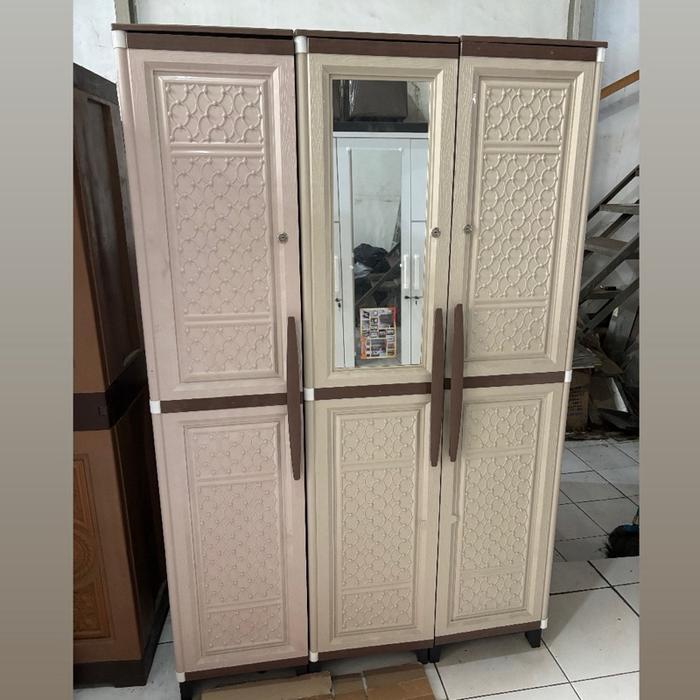 lemari plastik gantungan jumbo lemari plastik club la casa clc 3p lemari plastik 3 pintu jumbo gantu