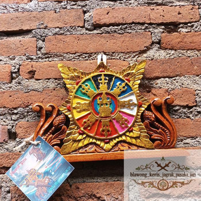 Hiasan dinding Logo kerajaan Majapahit