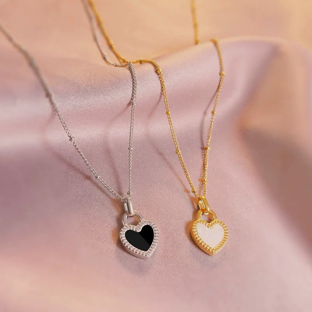 Terlaris Kalung Wanita Titanium Liontin Love Hitam dan Putih Model Rantai Emas Anti Karat Anti Alerg