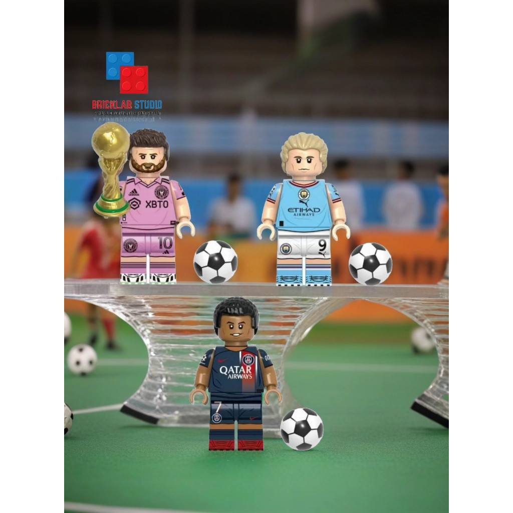 Lego Minifigure Pemain Sepak Bola Playing Football Brikc Aksesoris Gantungan Kunci