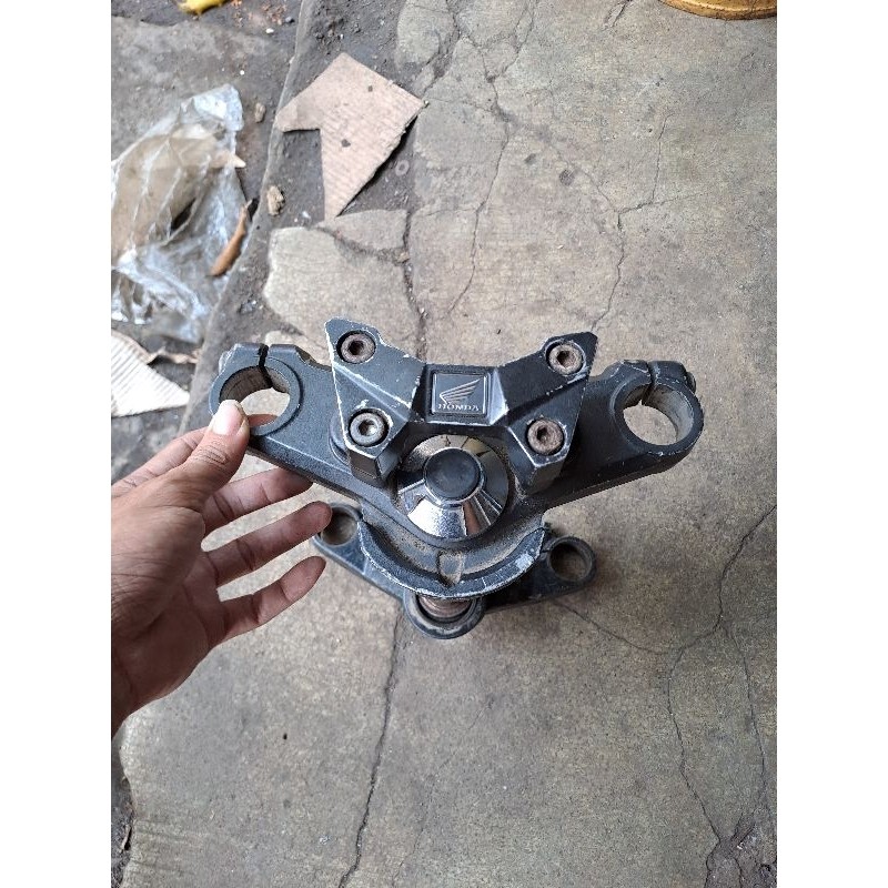 SEGITIGA T ATAS BAWAH KOMSETIR SEGITIGA T ATAS BAWAH HONDA CB 150 R LED ORIGINAL CB 150 R LED K15 OR