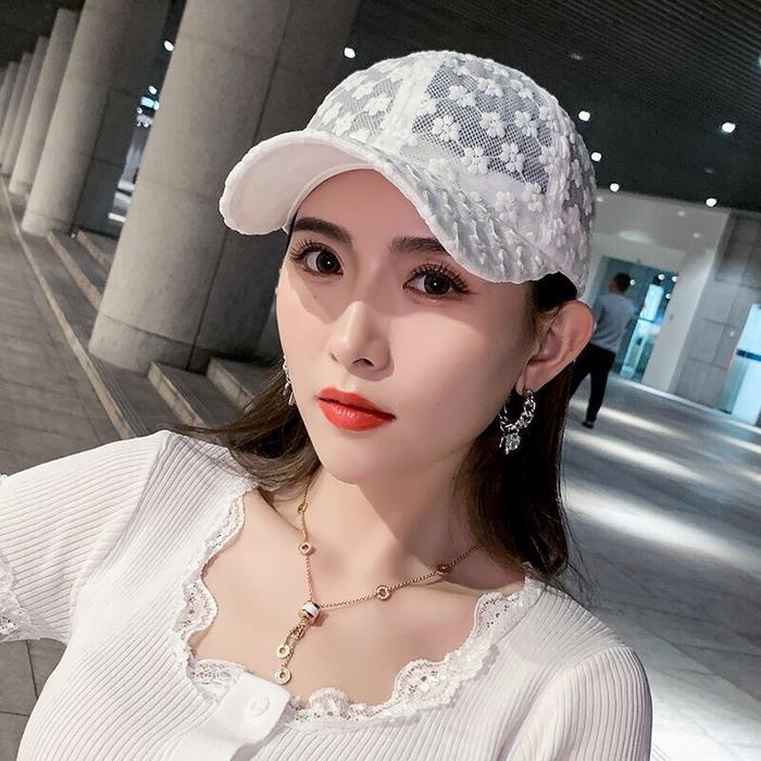 Topi Distro Pria Wanita Outfit Korea Baseball Cap Gaya Jepang Fashion Hitam Putih Casual Aksen Renda