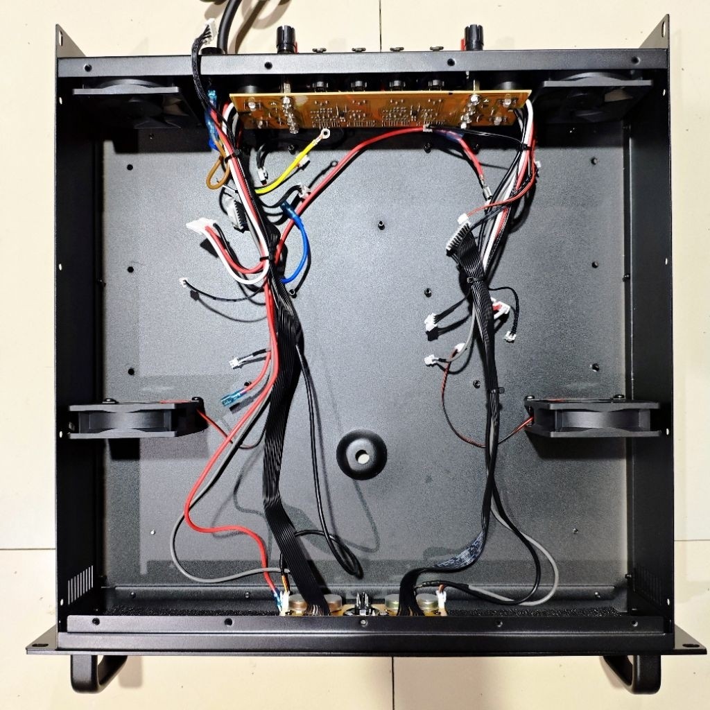 Box Power amplifier FEST HMX 4800 2U 800w x 4 chanel Komplit aksesoris copotan power Build Up 4 cane