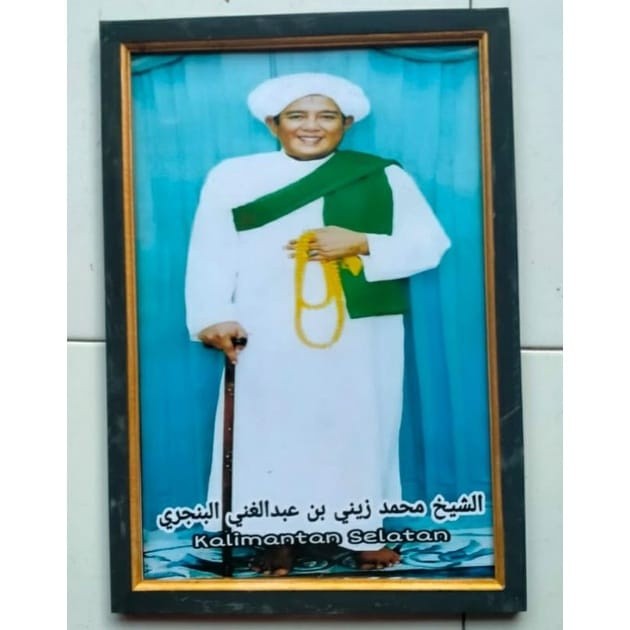 Hiasan dinding lukisan murah gambar guru zaini abah sekumpul martapura ukuran 53x35