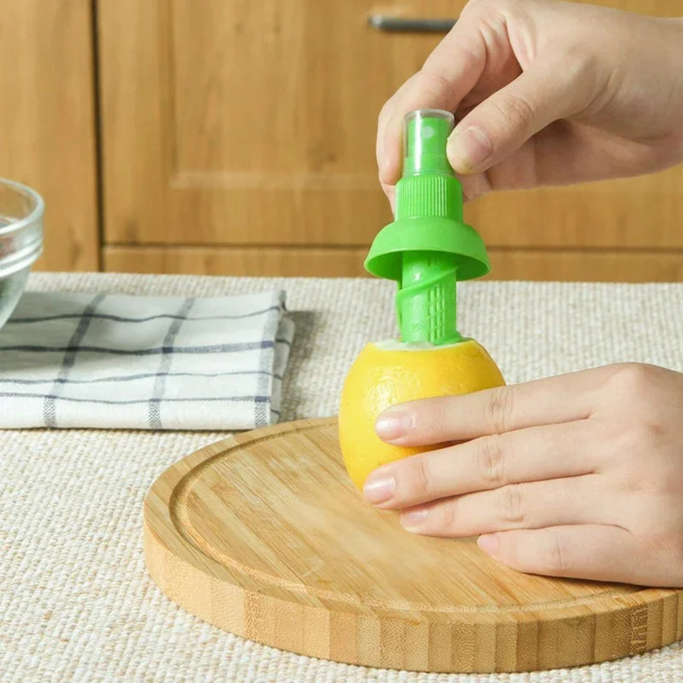 1PC Kitchen Gadgets Lemon Sprayer Fruit Juice Citrus Spray Orange Juice Squeeze Fruit Squeezer Kitch