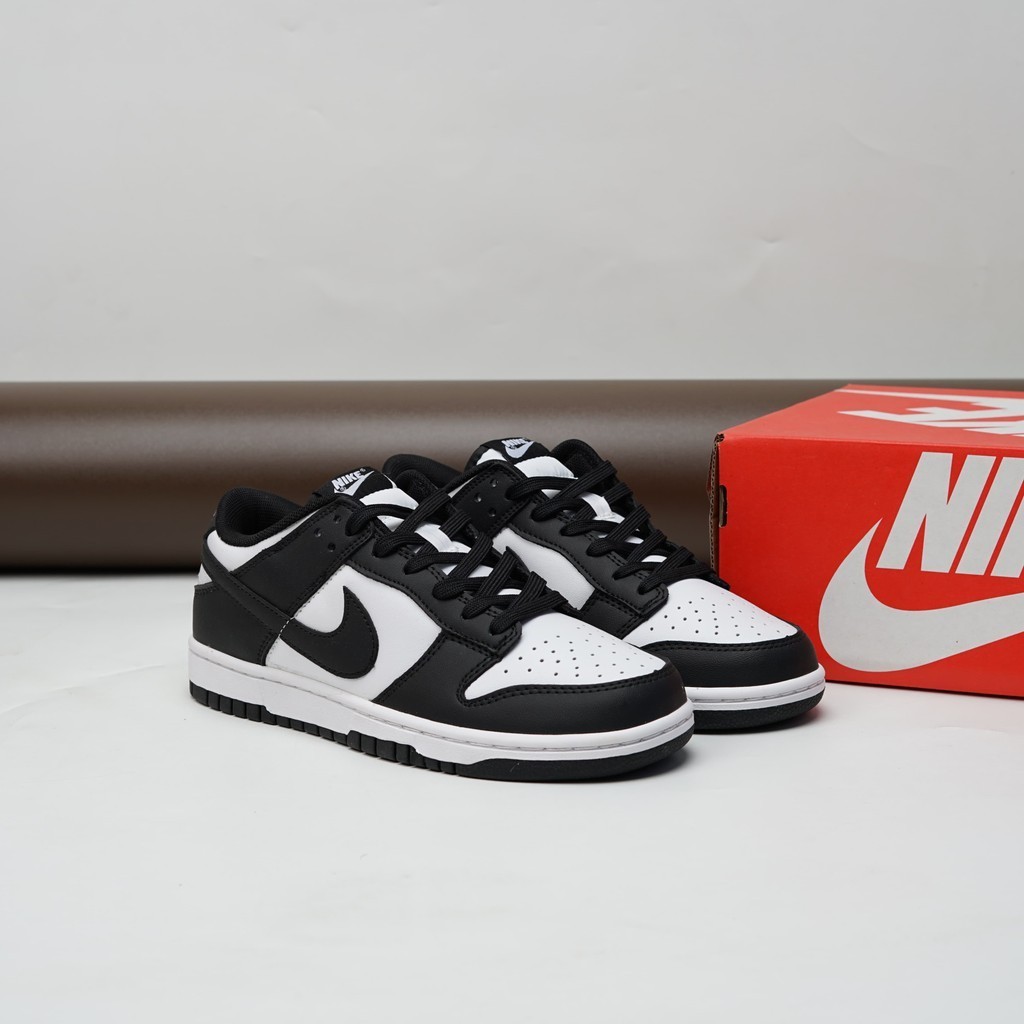 SB Dunk low black white
