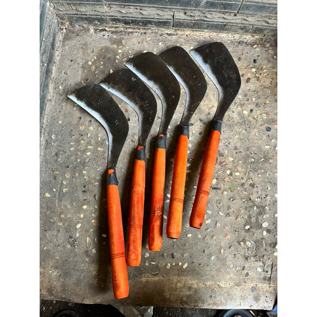 alat berkebun pembersih rumput