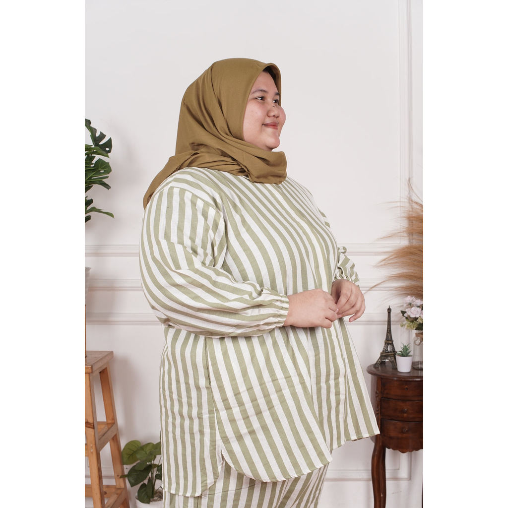 Yomi Official - Basic Shirt Syifa | Kemeja Linen Hijau Stripe