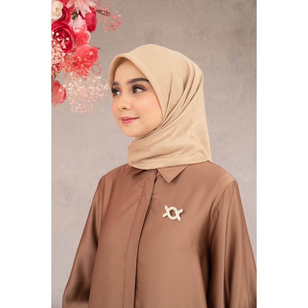 (Mecca hobert) Klamby - Plain Scarf (Minor) Monogram Chain