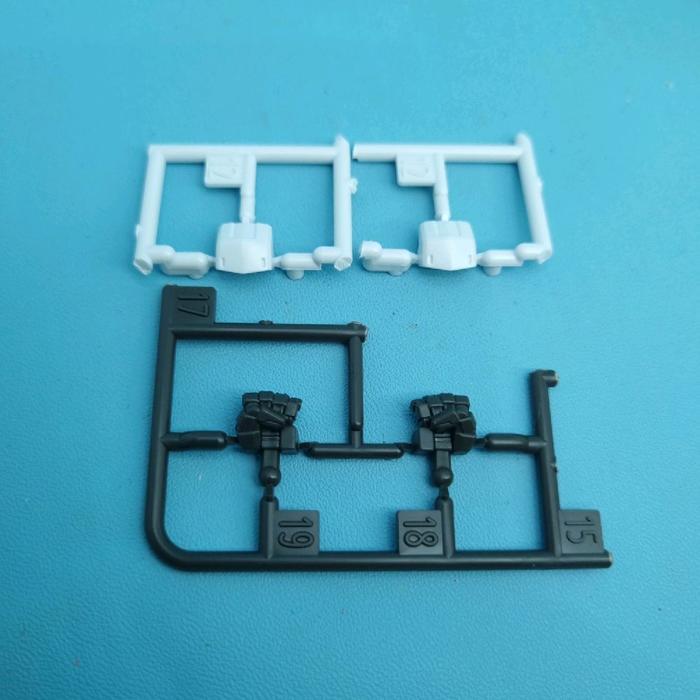 RG 1/144 Build Strike Gundam Full Package Closed Hand Parts (Hands, Fists)