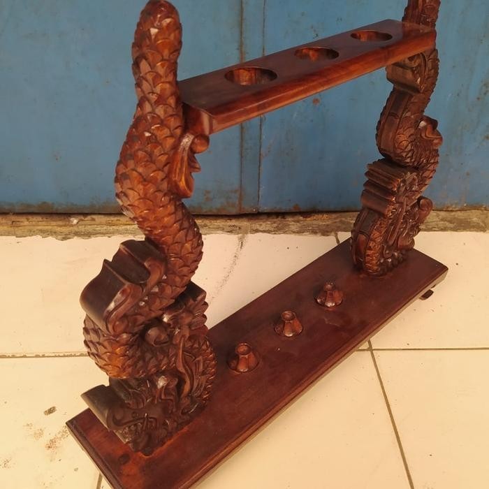 Jagrak tempat pusaka tombak