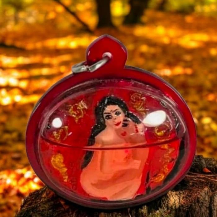 MAE PER ATTRACTION LOVE AND CHARMING