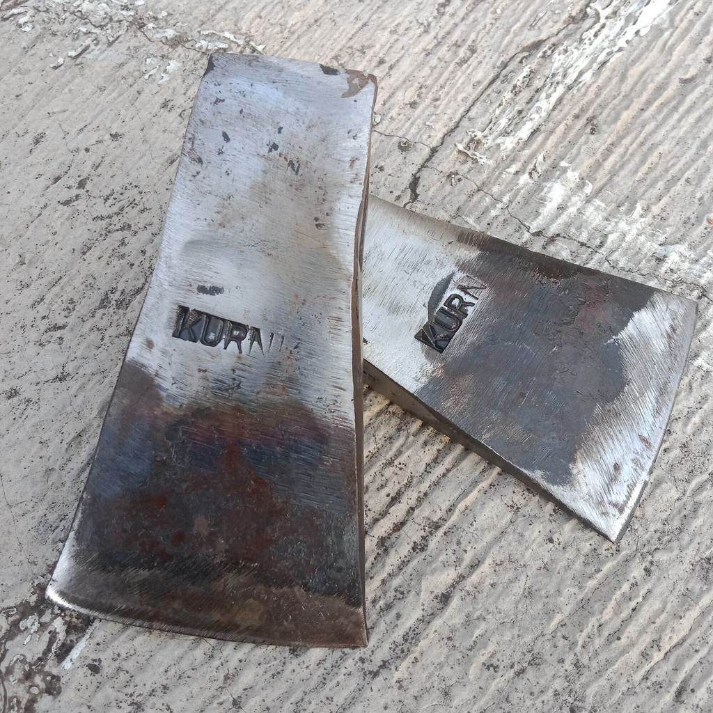 kampak herbel, kampak baja