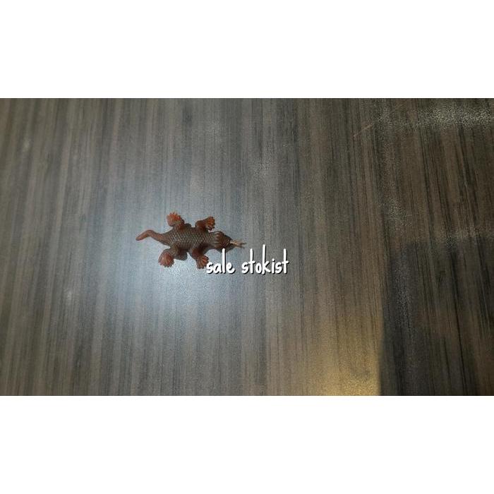 Mainan serangga cecak cicak tokek anak usil jahil anak kadal