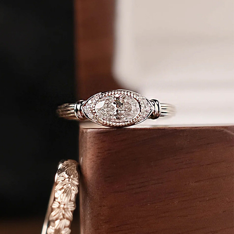 Cincin Vintage Kolom Romawi