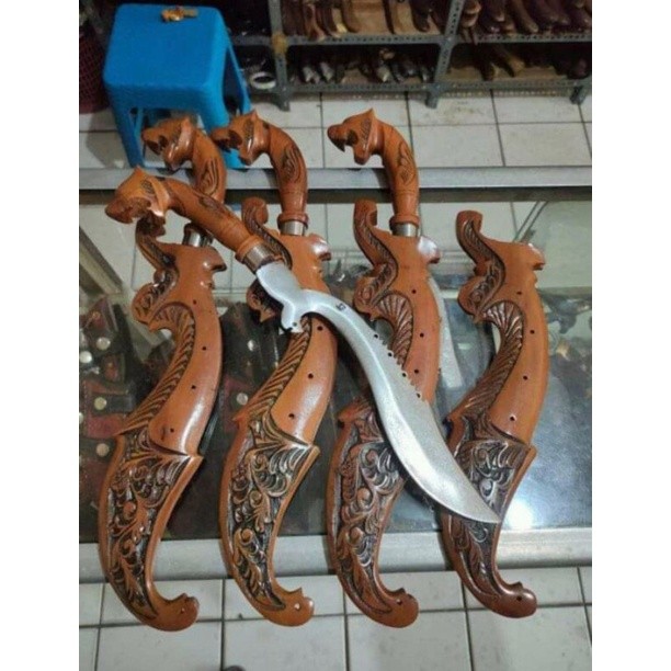 Kujang macan ukuran jumbo baja per kayu rasamala